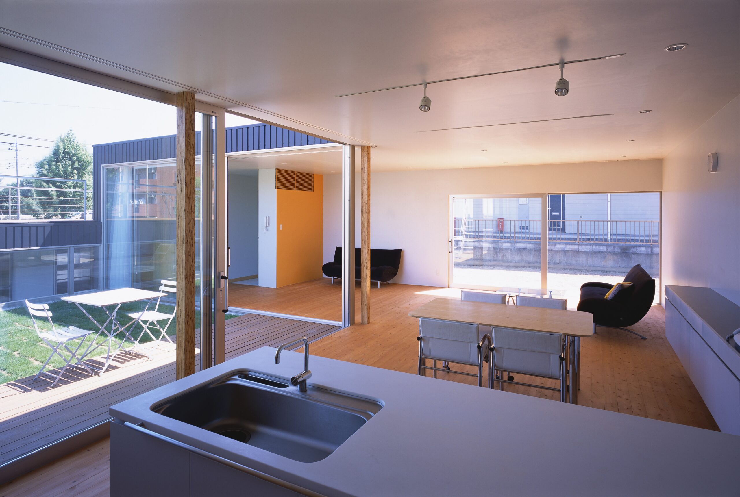 HOUSE 9